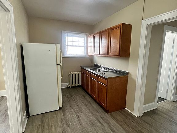 5th image of 1978 Garden Ln APT 1