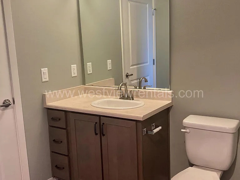 203 E Laurel St — Photo 171