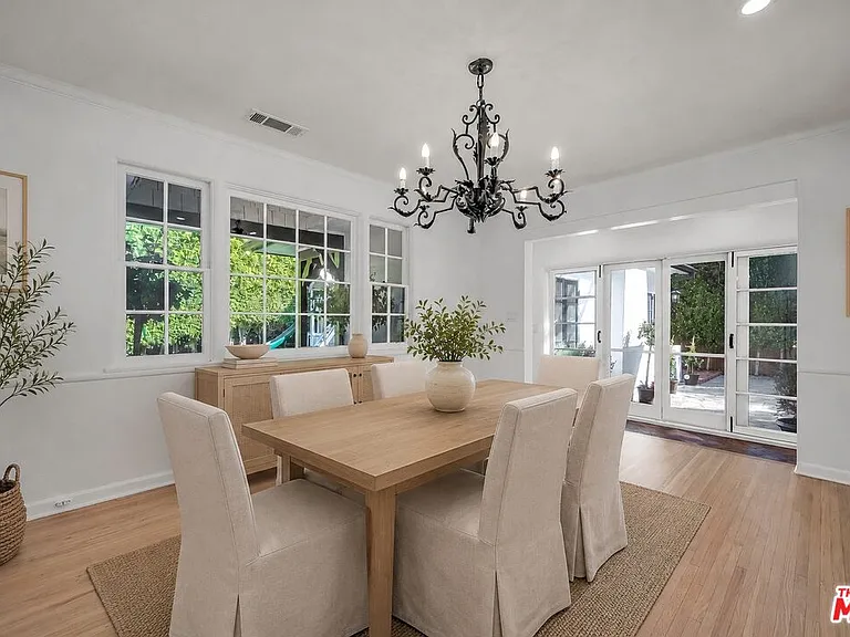 629 N Rexford Dr — Photo 11