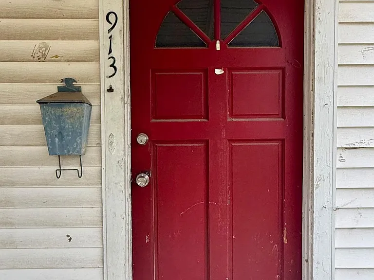 913 Leach St — Photo 2