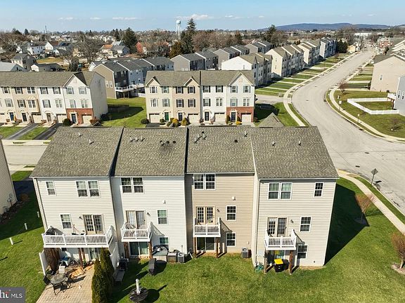 3rd image of 421 Charles Ave