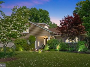 22 Wooden Bridge Ct, Holland, PA 18966