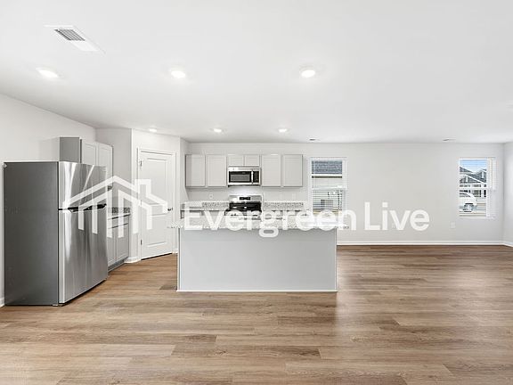 5th image of 1005 Kinness Dr