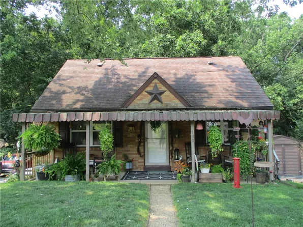 180 Forest Dr, Irwin, PA 15642