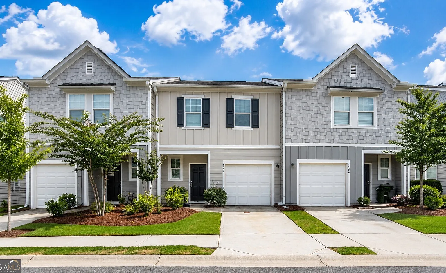3 bed, 2.5 bath, $1,600 — Photo 1