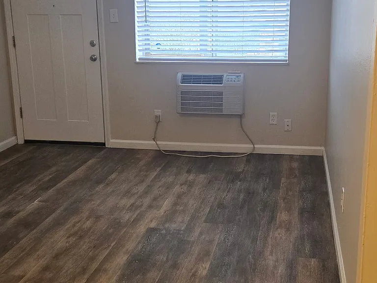2625 S Big Bend Blvd #7 — Photo 2