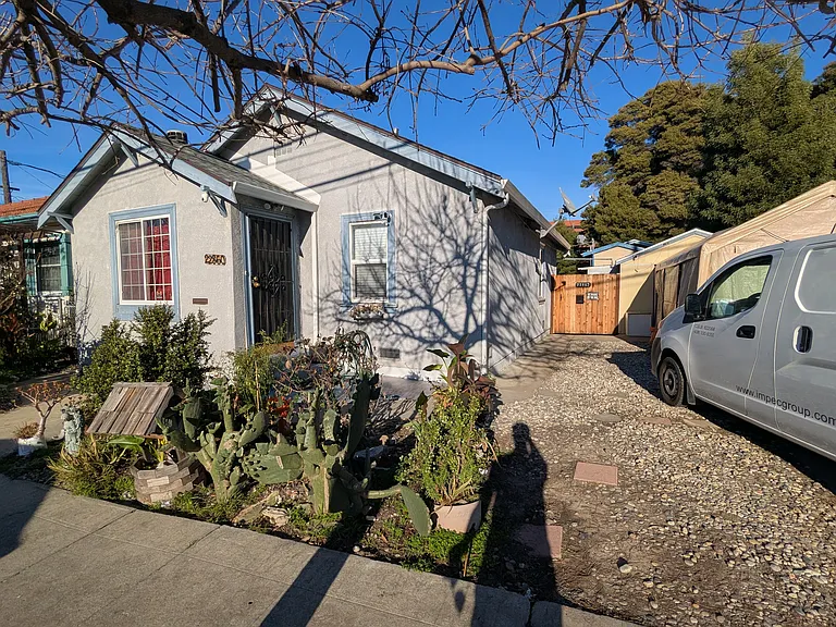 22862 1st St — Photo 2