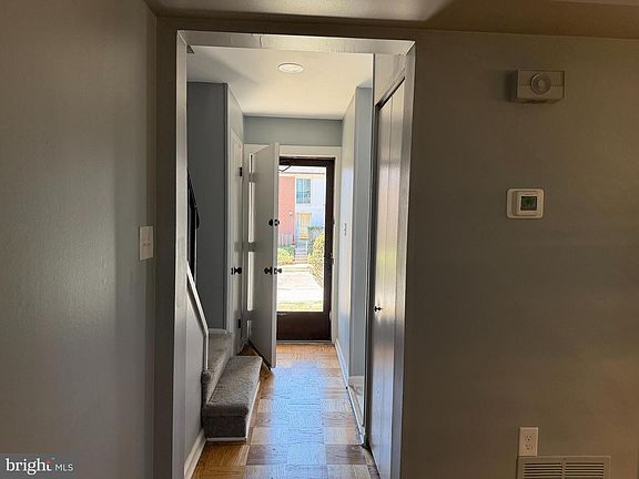 3rd image of 1901 Greenberry Rd