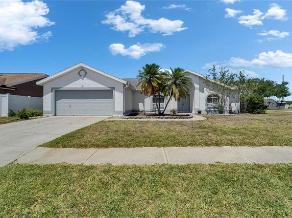 4033 Dover Dr E, Bradenton, FL 34203