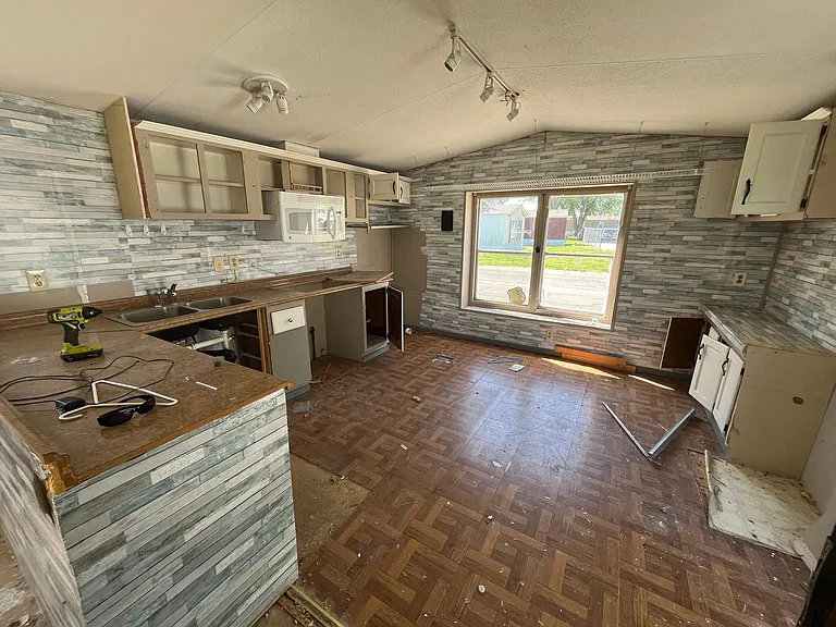 195 NE Coachlight Dr — Photo 11