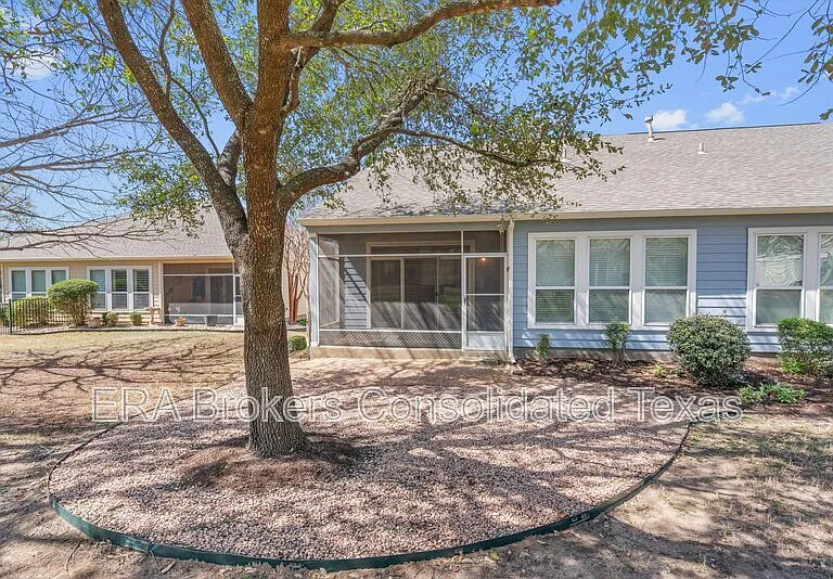 118 Portsmouth Dr — Photo 23