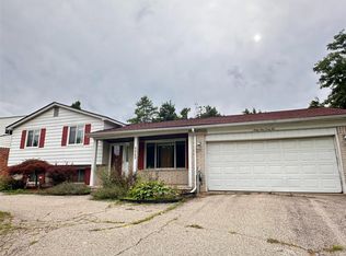 6942 Leslee Crest Dr, West Bloomfield, MI 48322