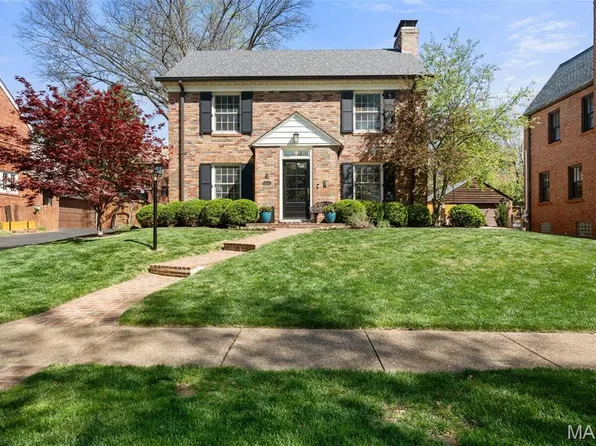 7447 York Dr, Saint Louis, MO 63105