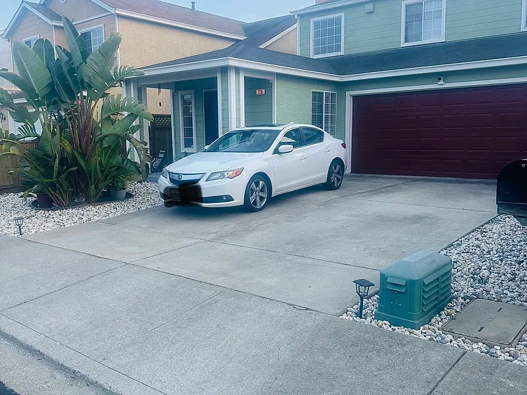 Malcolm Dr — Photo 8