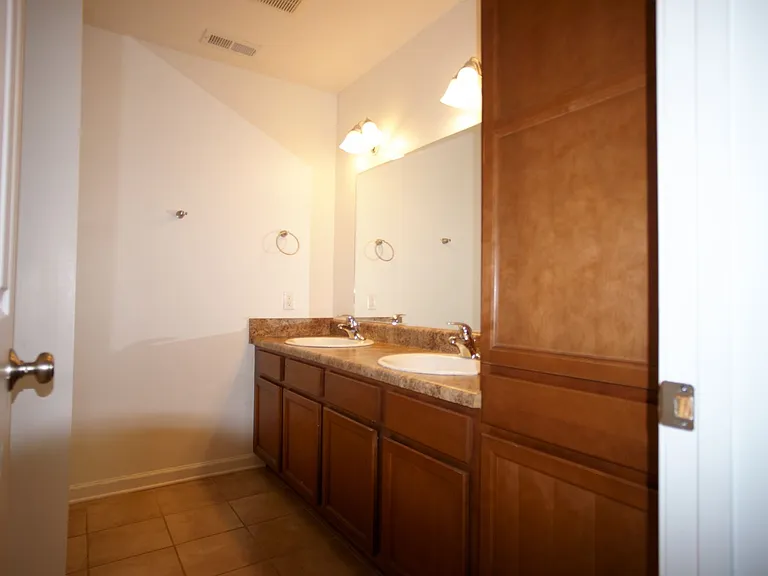 175 Kays Dr — Photo 12