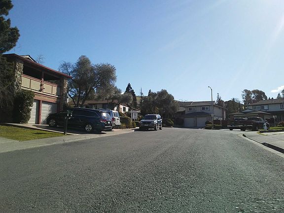 5th image of 113 Royal Ct