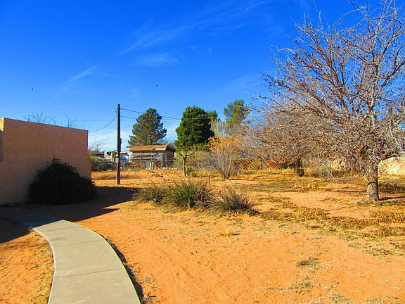 3rd image of 3545 Vander Veer Dr