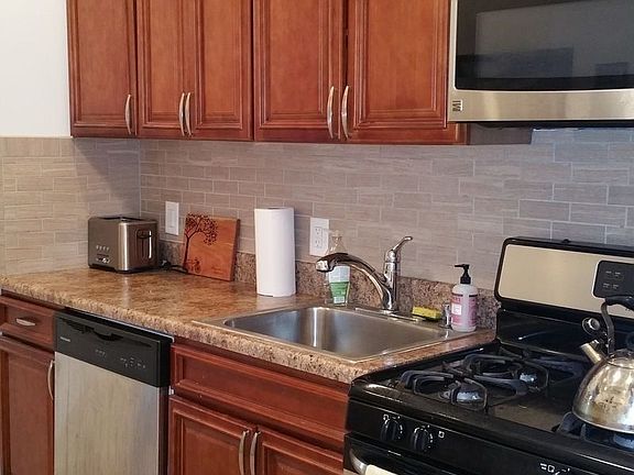 3rd image of 146 Saint James Pl #2