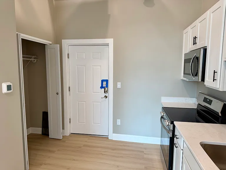 347-355 Main St #2 — Photo 4