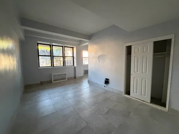 450 Rockaway Parkway image 1 of 13