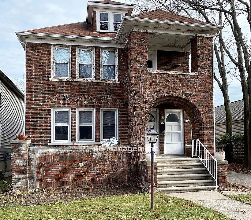 1st image of 1004-1006 Lakepointe St