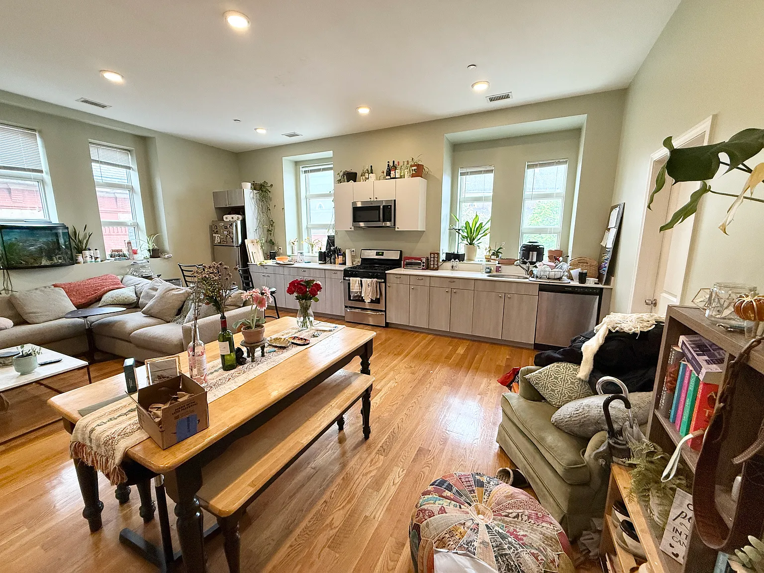 3 bed, 9999 sqft, $3,475 — Photo 3