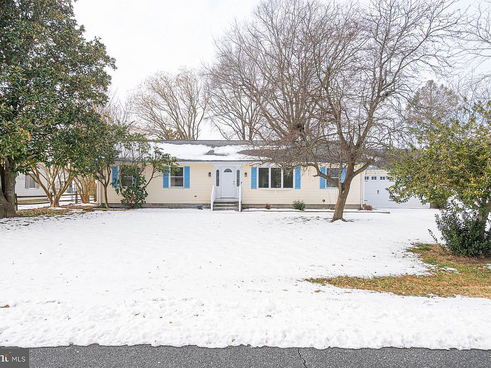 1st image of 18332 Pine Ln