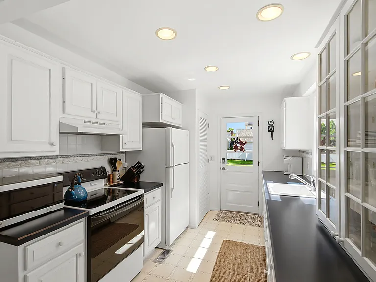 407 Boston Blvd — Photo 10
