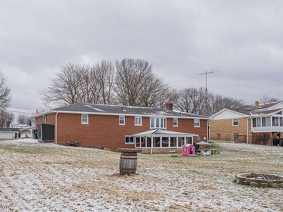 3rd image of 9765 Sommerville St