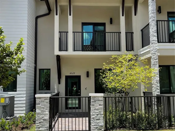 4528 NW 83rd Path #4528, Miami, FL 33166