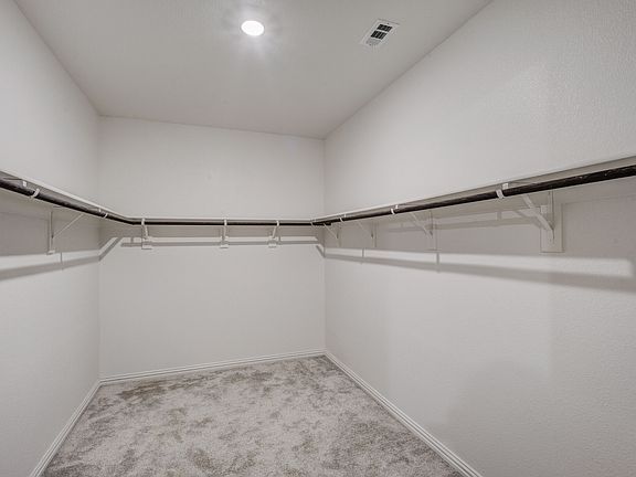 3rd image of 208 Fieldstone Dr