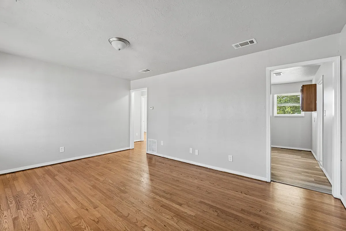 Building Photo - 4036 Pine Ave