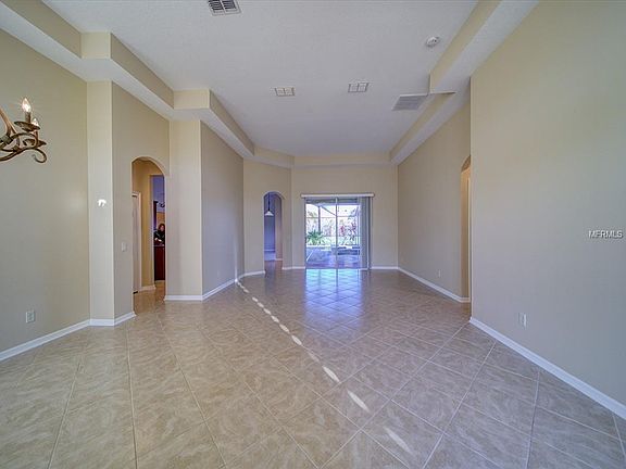 5th image of 913 Earlham Dr