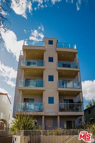 819 S Holt Ave #PENTHOUSE