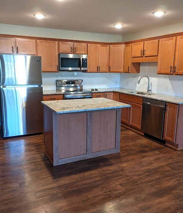 1st image of 3253 Gateway Dr #2