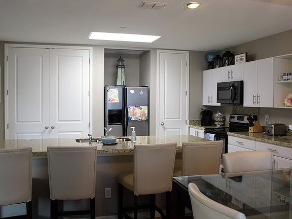 4th image of 5909 Padre Blvd