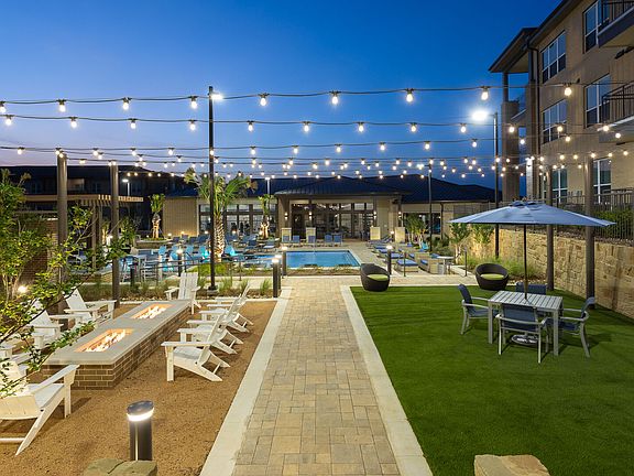 Broadstone Bryson apartments community photo