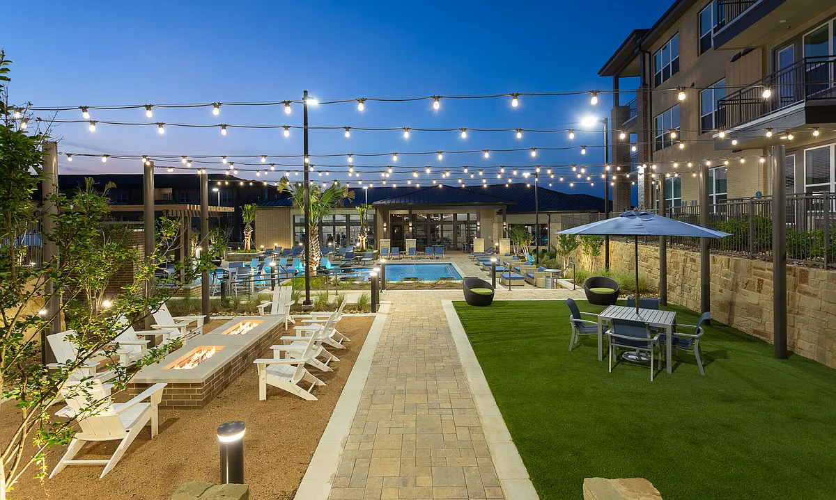 Building Photo - Broadstone Bryson