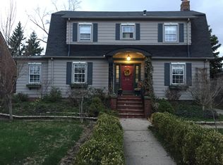 859 Barrington Rd, Grosse Pointe Park, MI 48230