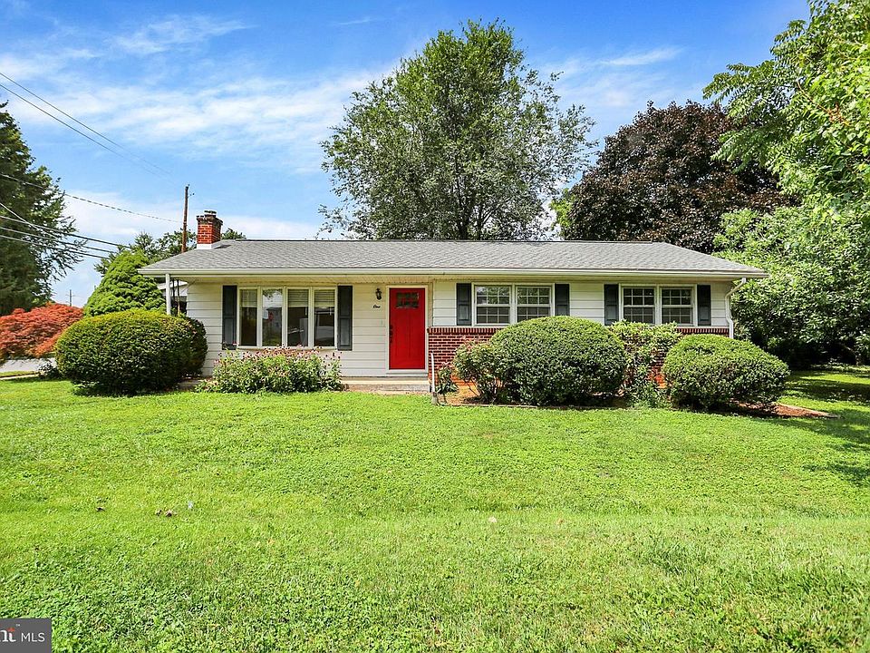 1st image of 1 E Woodland Dr