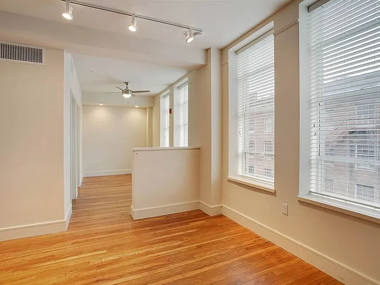 The Howard Luxury Apartments — Photo 46