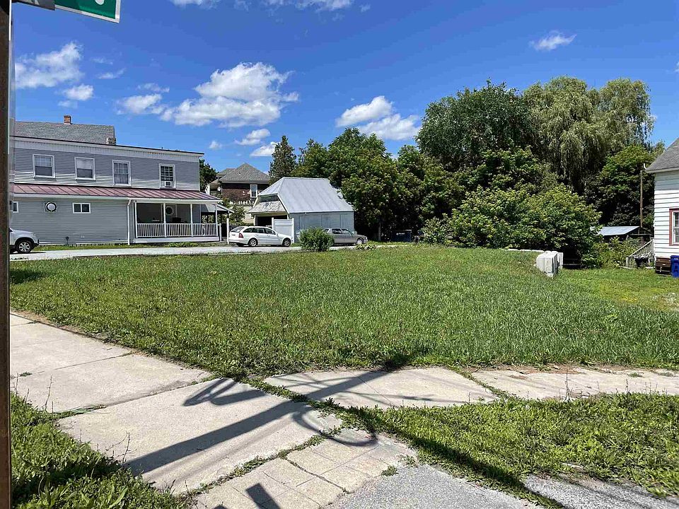 2nd image of 90 Strongs Ave