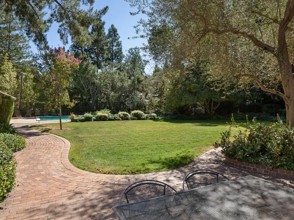 97 Queens Ct, Atherton, CA 94027