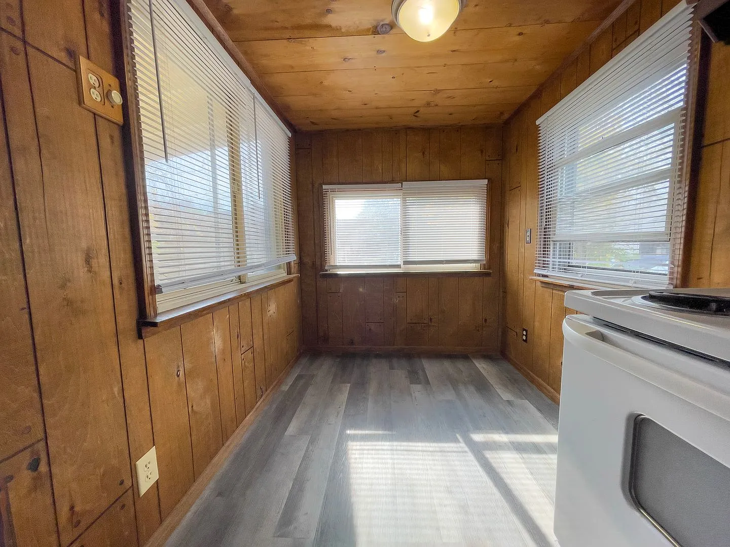 Preleasing For August! Convenient Campus Living | 4br With Fenced Yard & Covered Parking — Photo 3