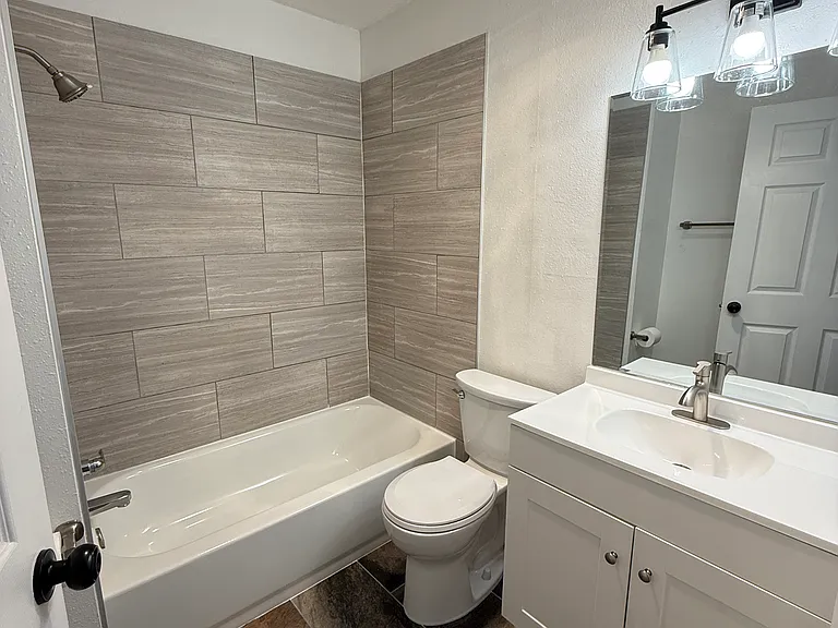 2412 Rice Ave NW — Photo 4