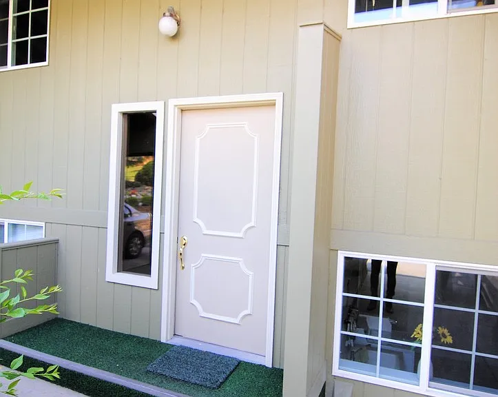 939 N Baker Ave — Photo 5