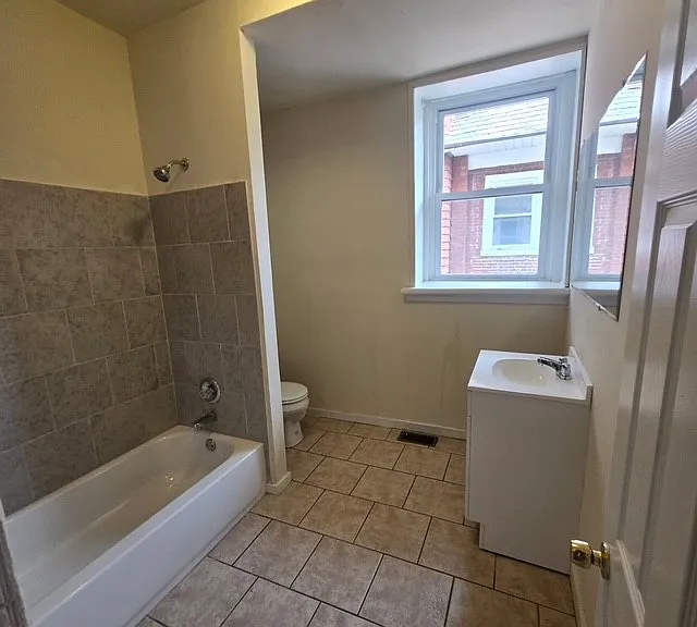 4906 N Camac St — Photo 7