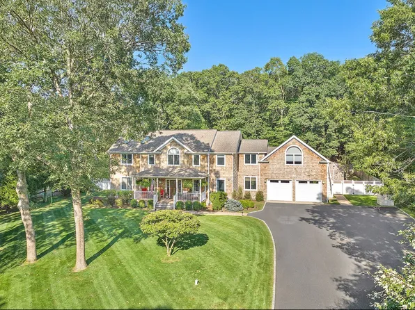 340 N Magee St, Southampton, NY 11968