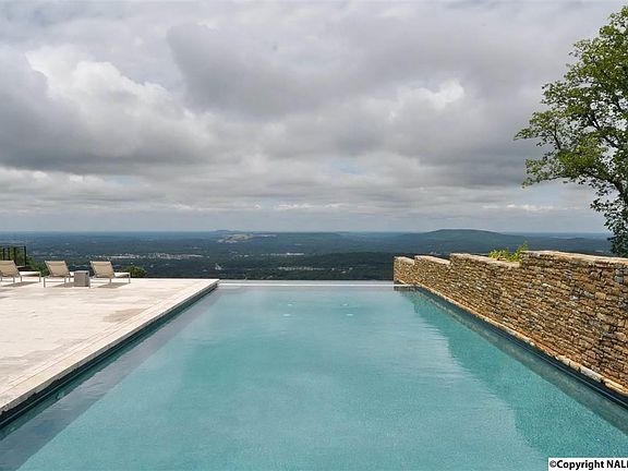 3rd image of 3307 Lookout Dr SE