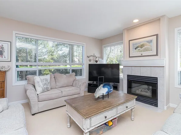 4619 Elk Lake Dr #9, Saanich, BC V8Z 5M2